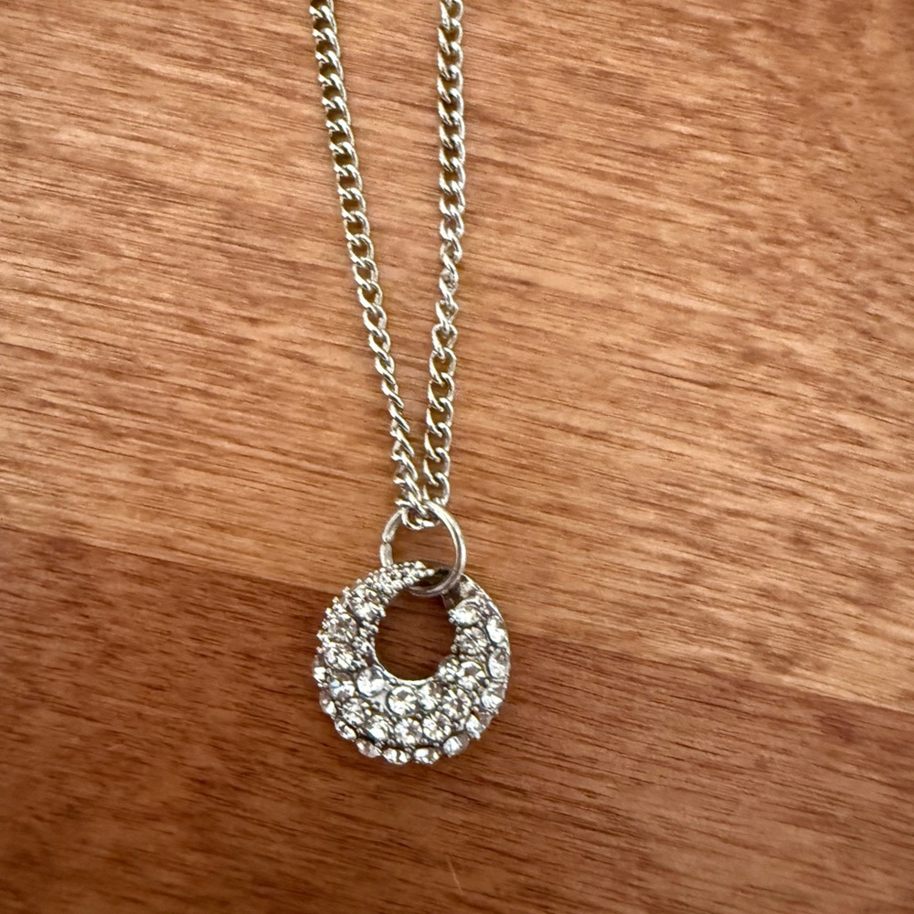 Paparazzi Silver Necklace with Crystal Stone Round Pendant New With Tag 9”